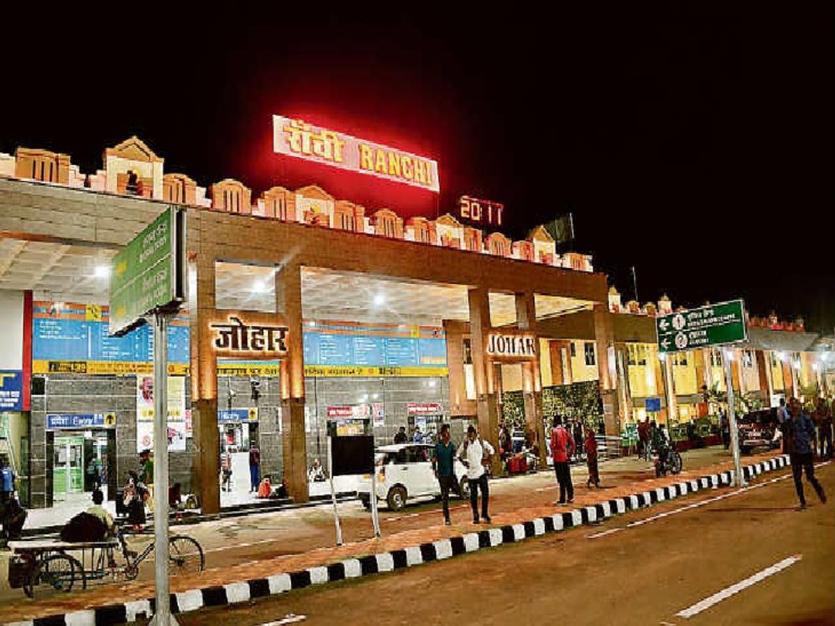 रेल यात्रियों के लिए रांची स्टेशन पर बढ़ाई गई विशेष व्यवस्थाएं